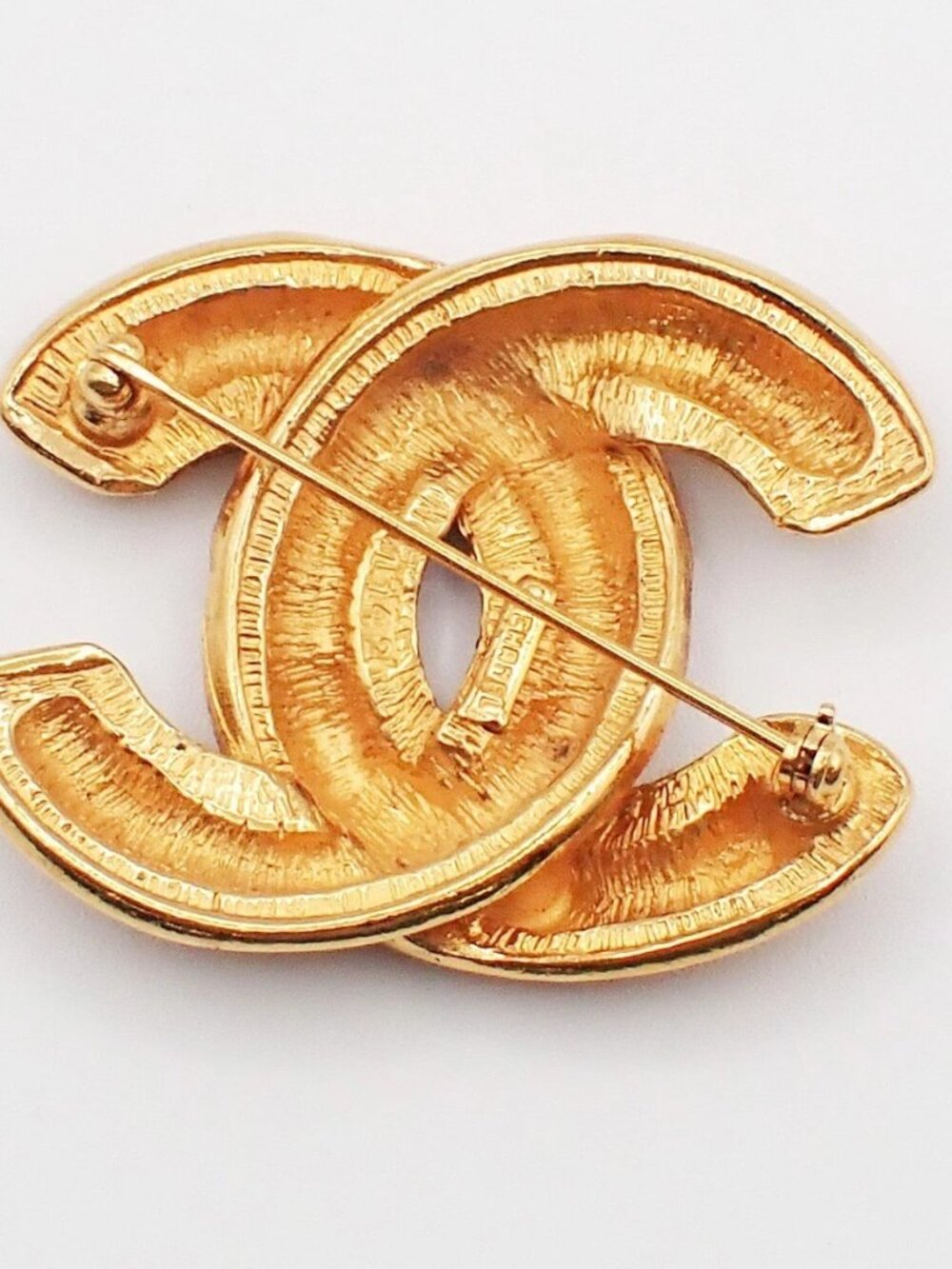 CHANEL CC Logo Matelasse Pin Brooch Gold GHW Accessory - Picture 8 of 16